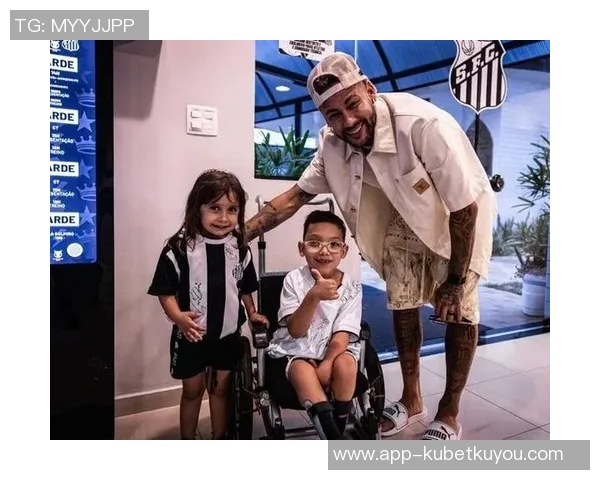 小球迷罕见疾病不屈精神造访桑托斯与内马尔亲密互动温暖人心